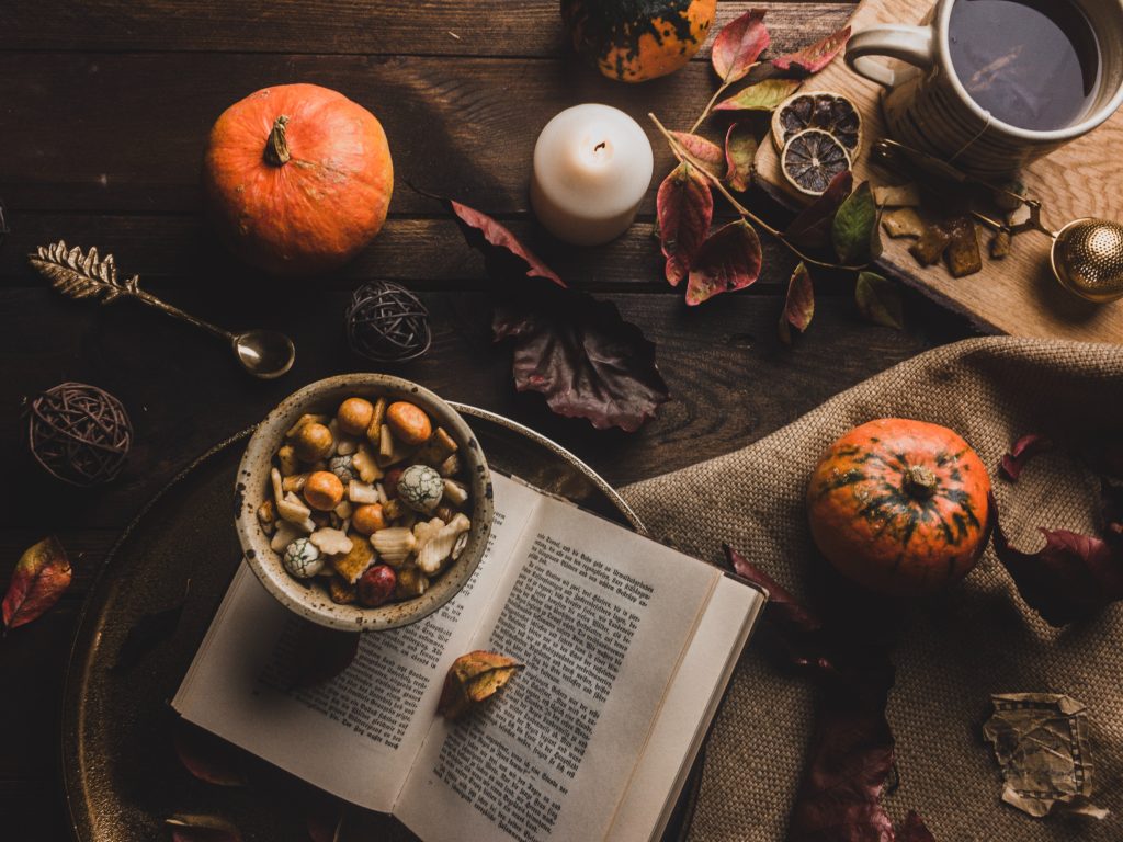 Rustic halloween table decoration