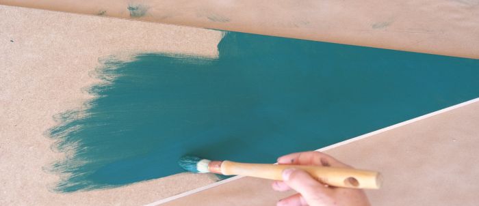 How to paint wood for a Christmas DIY